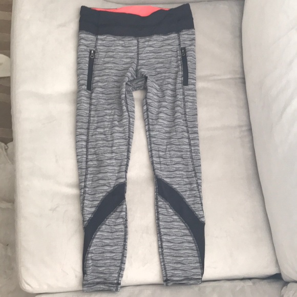 lululemon athletica Pants - Lululemon crop pants in size 6